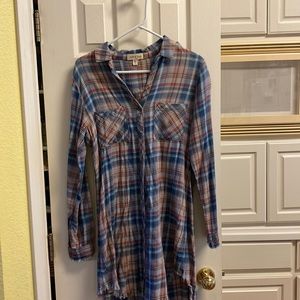 Cloth and Stone plaid button down tunic. Size Small.